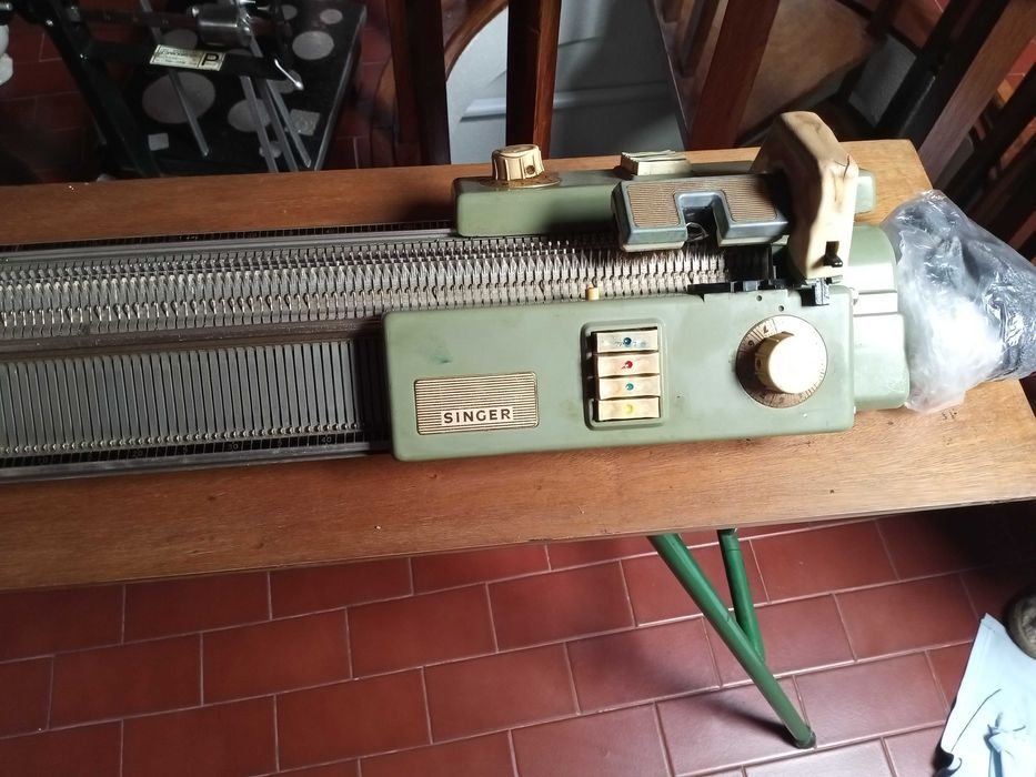 Máquina de tricotar singer