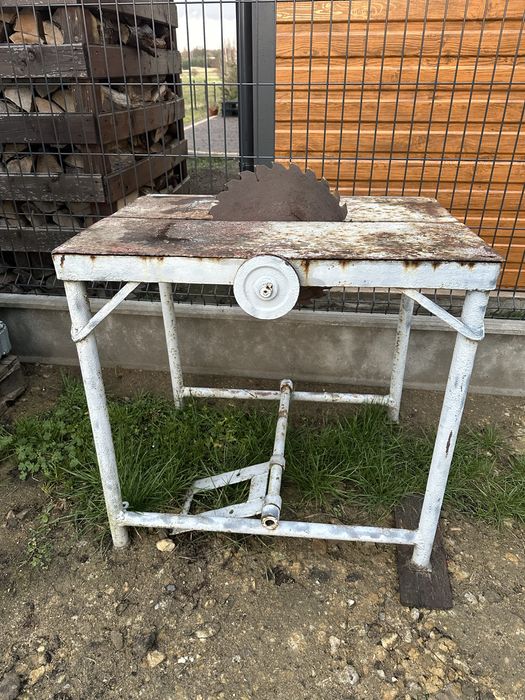 Pila do drewna z silnikiem krajzega