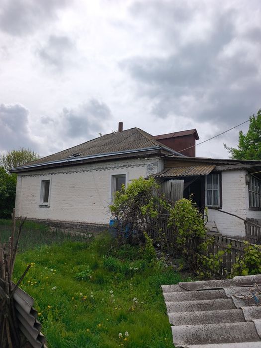 Продам приватизовоний будинок з приватизованою землею 45 соток.