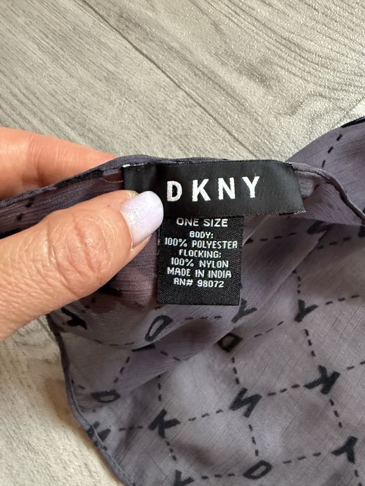 Шарф жіночий DKNY