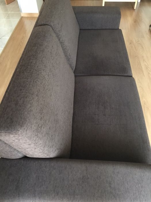 Sofá castanho escuro