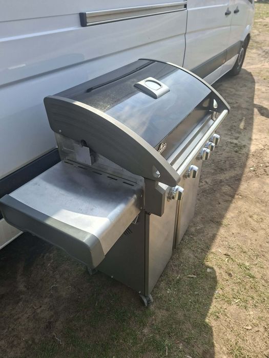 Grill gazowy Napoleon Triumph