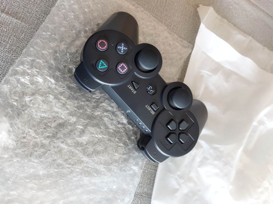 Comando Sony PS3 novo ( 1 preto, branco vendido) a estrear na embalage