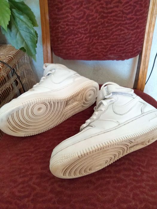 Жіночі кросівки Nike Air Force 1 Mid  36 (23 см)