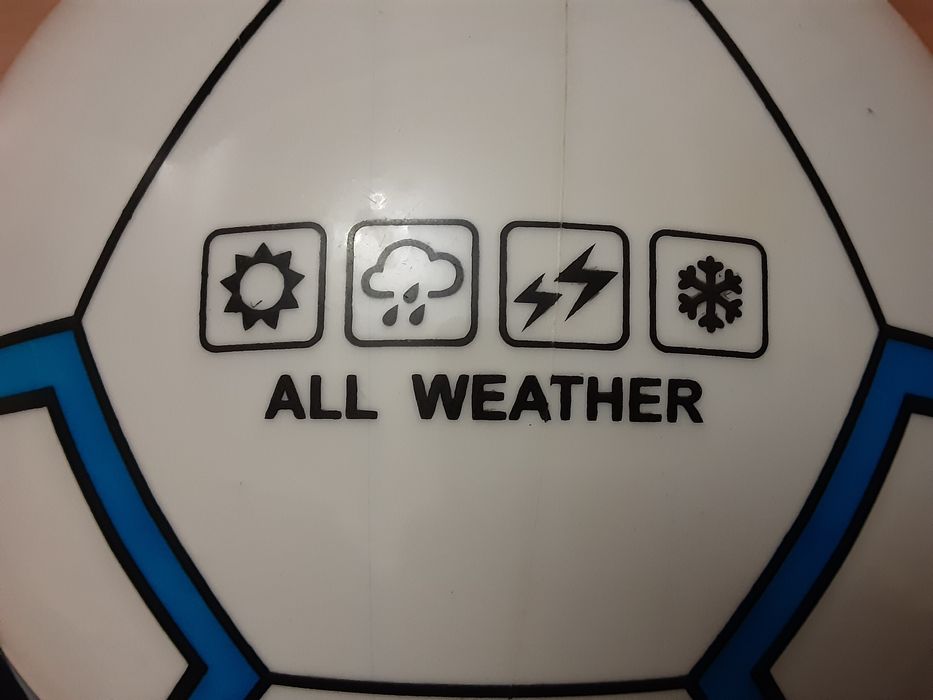 Мяч фирмы Super Score.