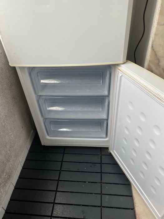 Frigorifico Combinado SAMSUNG NO FROST  RL 34SCSW avariado