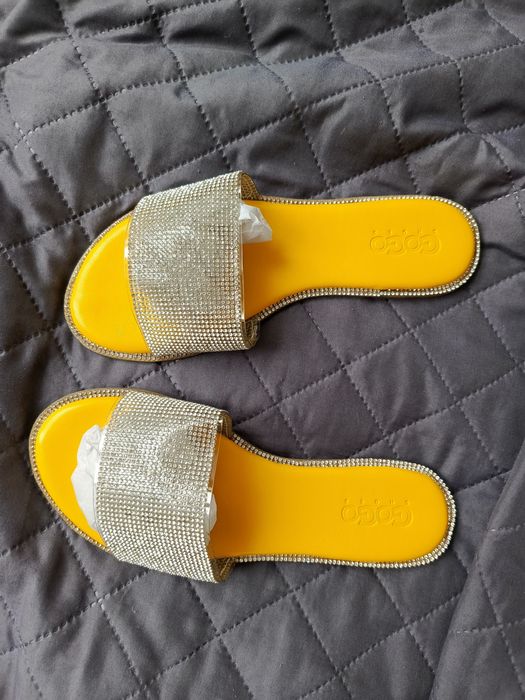 Klapki z cekinami 37