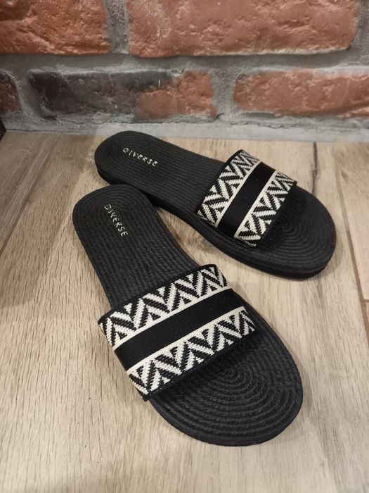 Nowe klapki Diverse 37