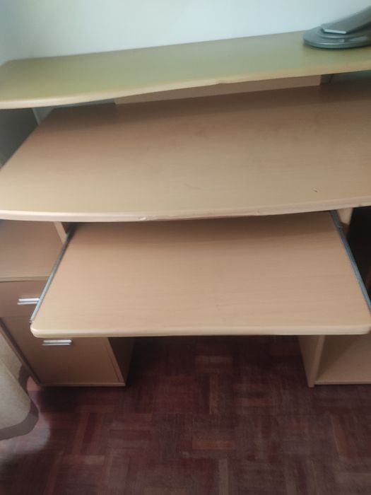 Secretária de quarto