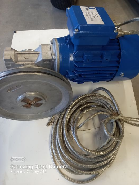 Silnik z przekładnia