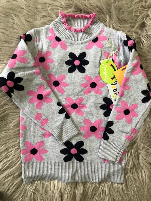 Свитера новые для девочки, на рост 120 см