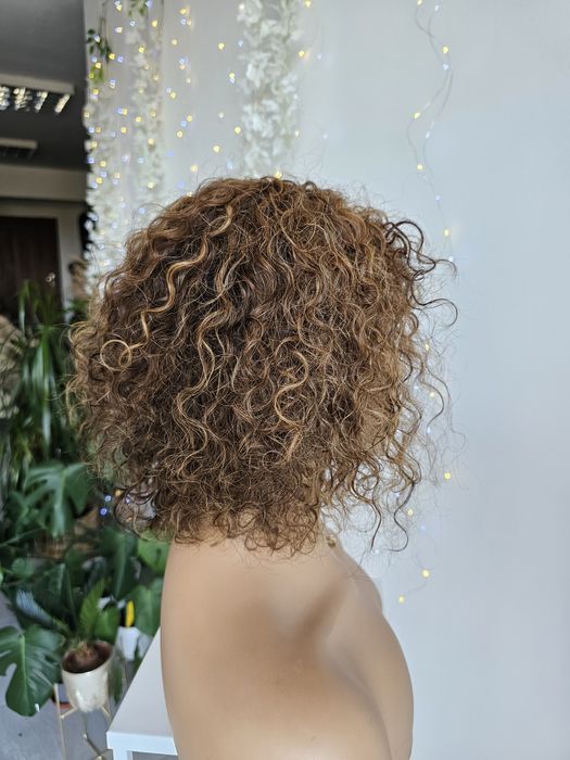 Lekka peruka Asia z włosów naturalnych loki afroloki blond brąz