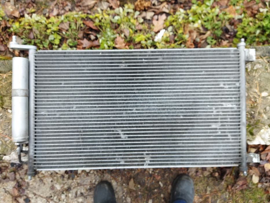 Радіатор кондиціонера Ніссан Жук