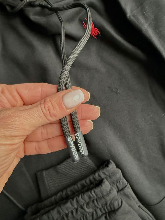 Чоловічий спортивний костюм