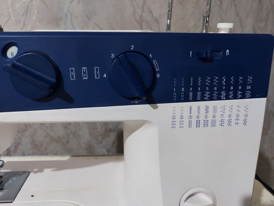 Швейная машинка НОВАЯ.Швейна машина