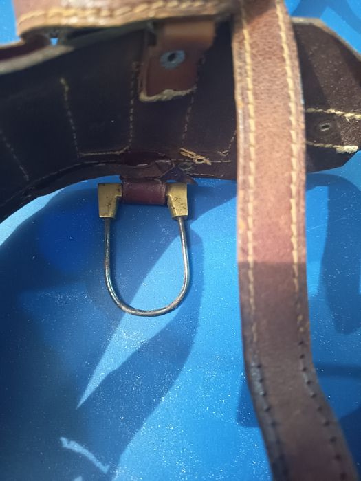 Conjunto colete/cartucheira/boné de caça