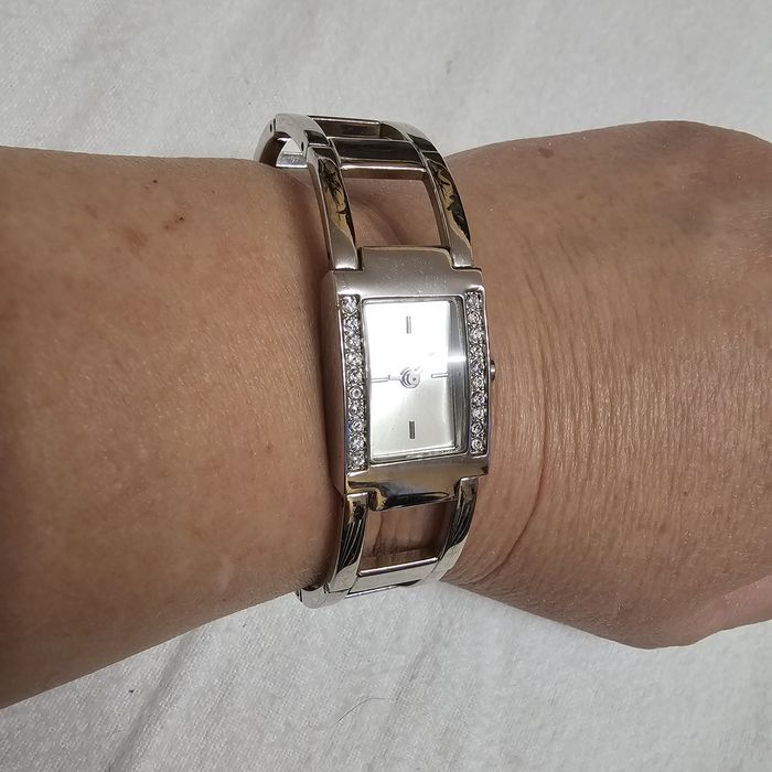 Часы женские Marc Ecko с камнями Avon