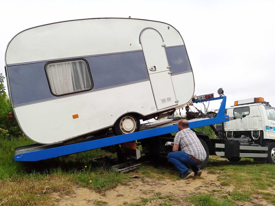 Caravana ADRIA com avançado