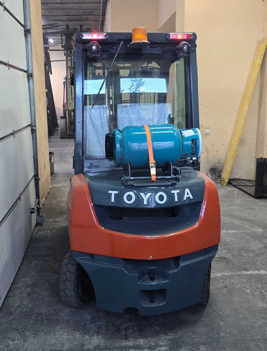 Навантажувач вилковий, газовий Toyota 2.5 тонн/Погрузчик вилочный