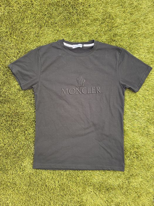 T-shirt Moncler Preta com Logótipo Bordado – Tamanho S