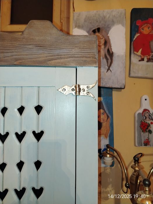 Kredens z drzewa jesionowego.