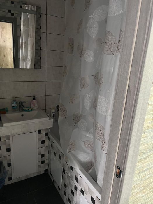 Продається  1/2 квартири