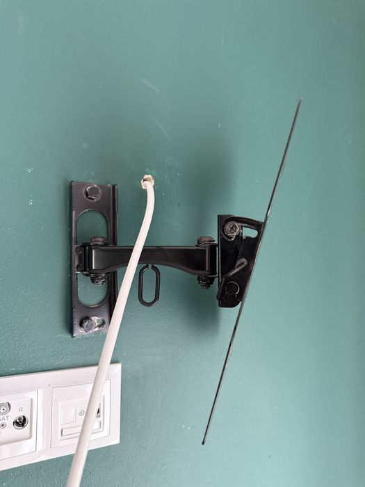 Uchyt pod telewizor, rozstaw pod śruby 20 na 20