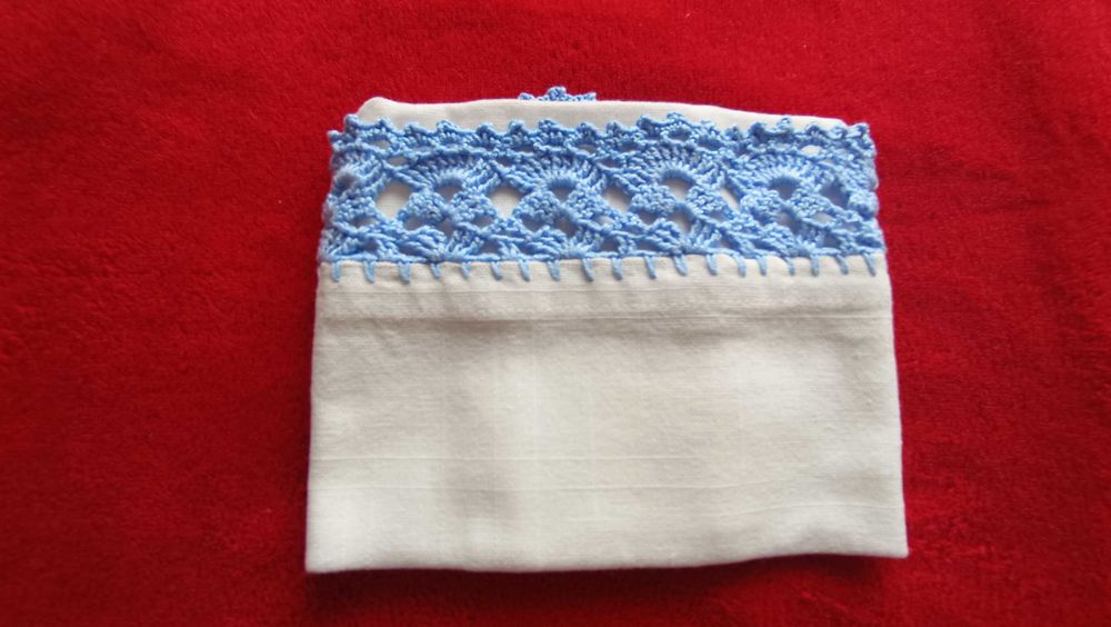 Pano de cozinha com barrado crochê