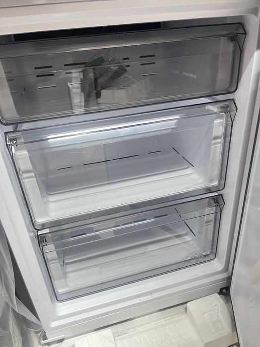 Холодильник для вмонтування Samsung