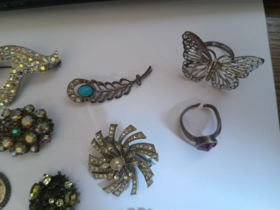 Бижутерия брошки, крестики