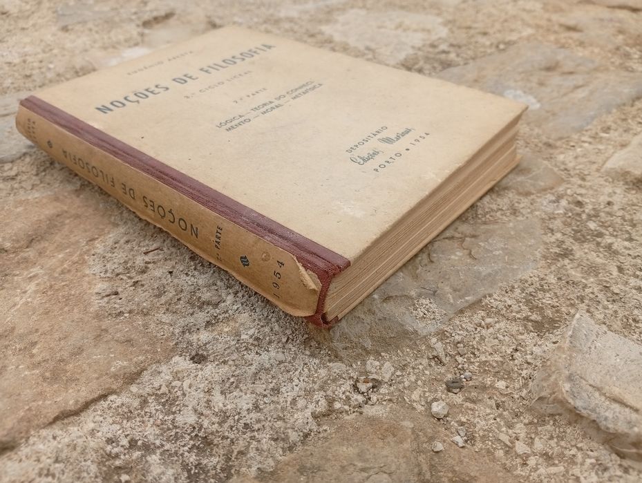 antigo manual escolar intitulado "Noções de Filosofia" (2.ª Parte)