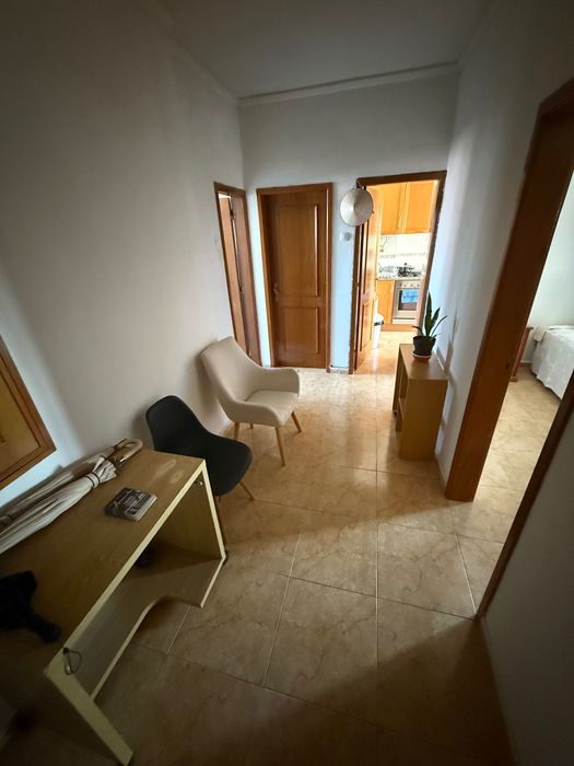 Quarto solteiro para senhoras, 3 min metro Amadora Este