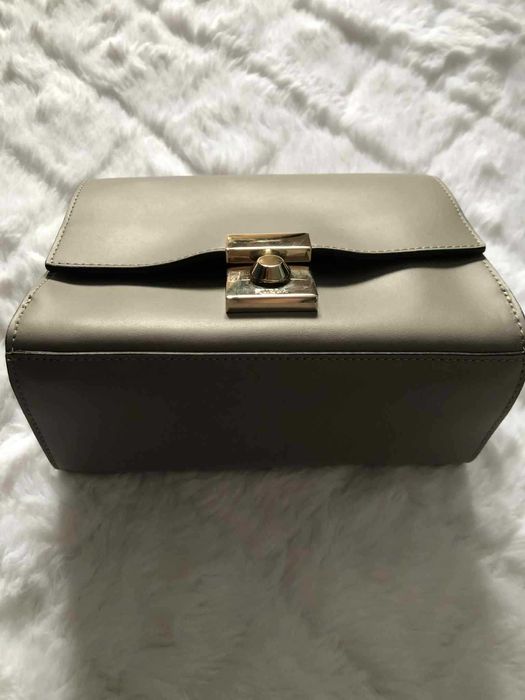 mała torebka marki Furla