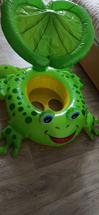 Іграшки дитячі і книги