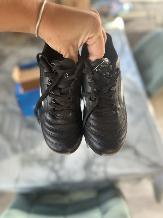 Продам футзалки  34