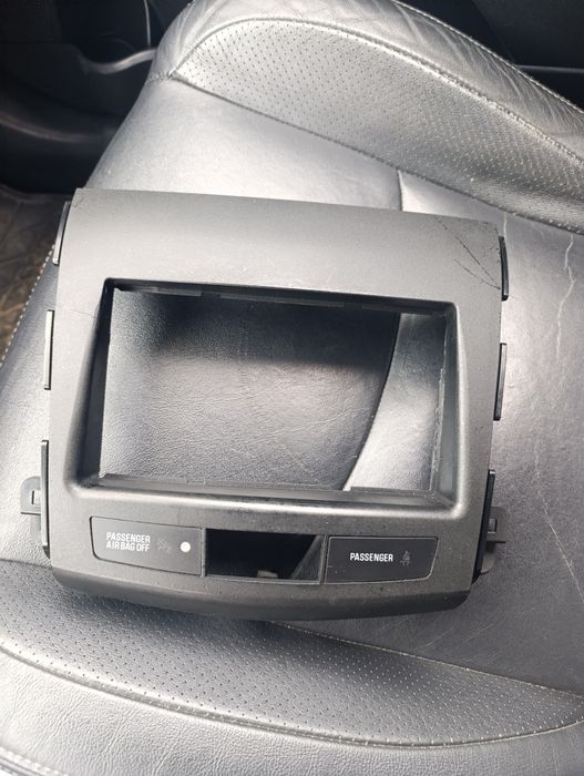 Продам магнітофон стояв на аутлендері робочій з рамкою