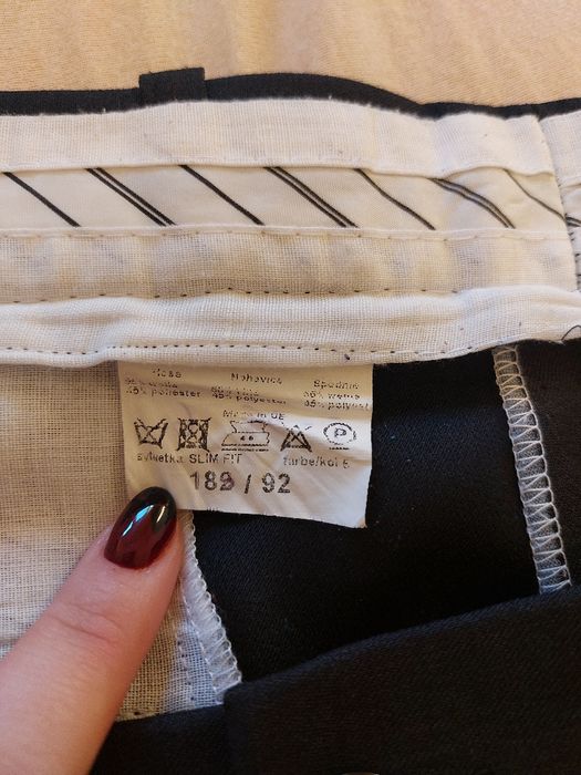 Czarne spodnie garniturowe