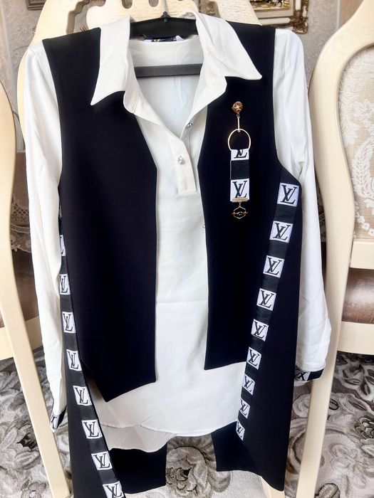 Стильний жіночий костюм