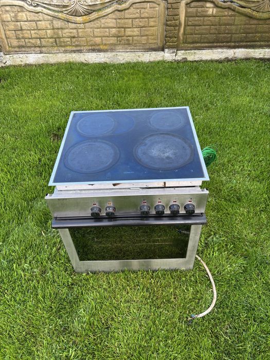 Електрична плита з духовою  шафою