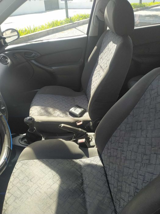 Ford Focus 1.4 gasolina - 2001
