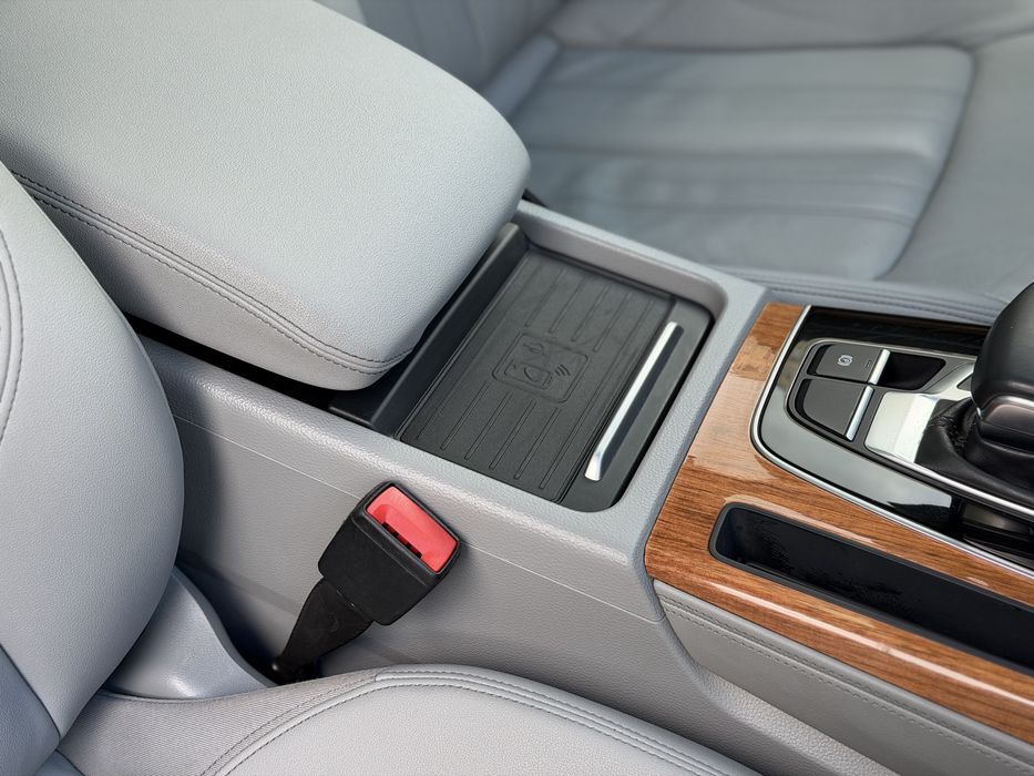 Продам AUDI Q5 Premium Plus