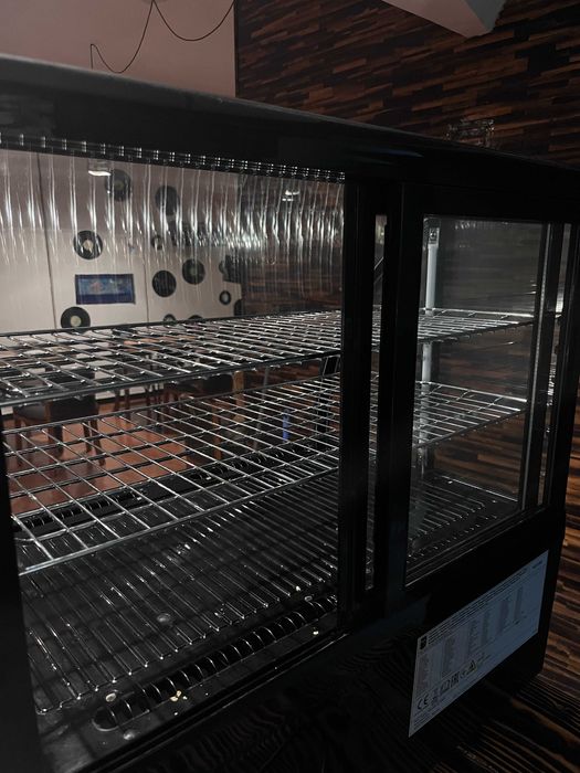Vitrina Refrigerada de Bancada 100L - Metro Professional - Preta