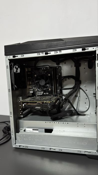 Komputer stacjonarny do gier i nauki