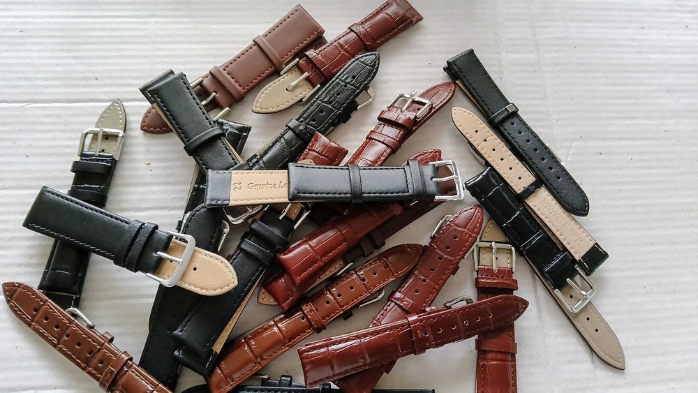 Braceletes de relógio em pele