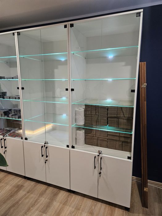 Solidne Witryny Sklepowe / Gabloty Kolekcjonerskie LED–4 szt.zamykane