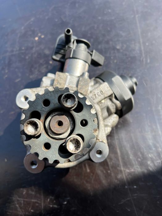 ТНВД Форсунка Volkswagen Passat B6 CC Golf Tiguan Skoda Octavia Audi Seat 2.0 tdi 03L130277