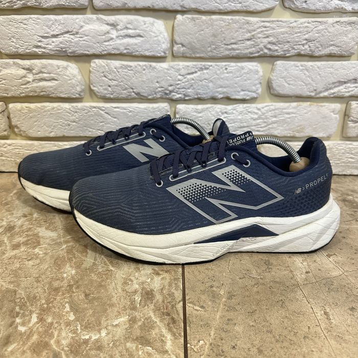 Кросівки New Balance FuelCell Propel v5