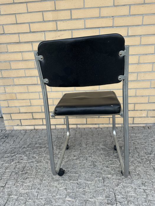 Duas Cadeiras cantilever vintage