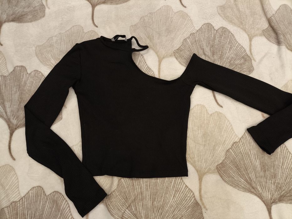 Bluzka Koszulka Krótki Asymetryczny Top Bershka XS Odkryte Ramię