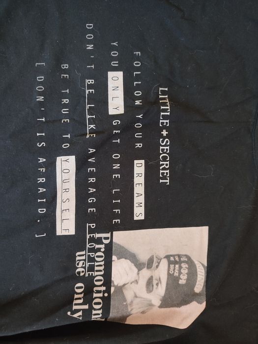 Чорна футболка з принтом